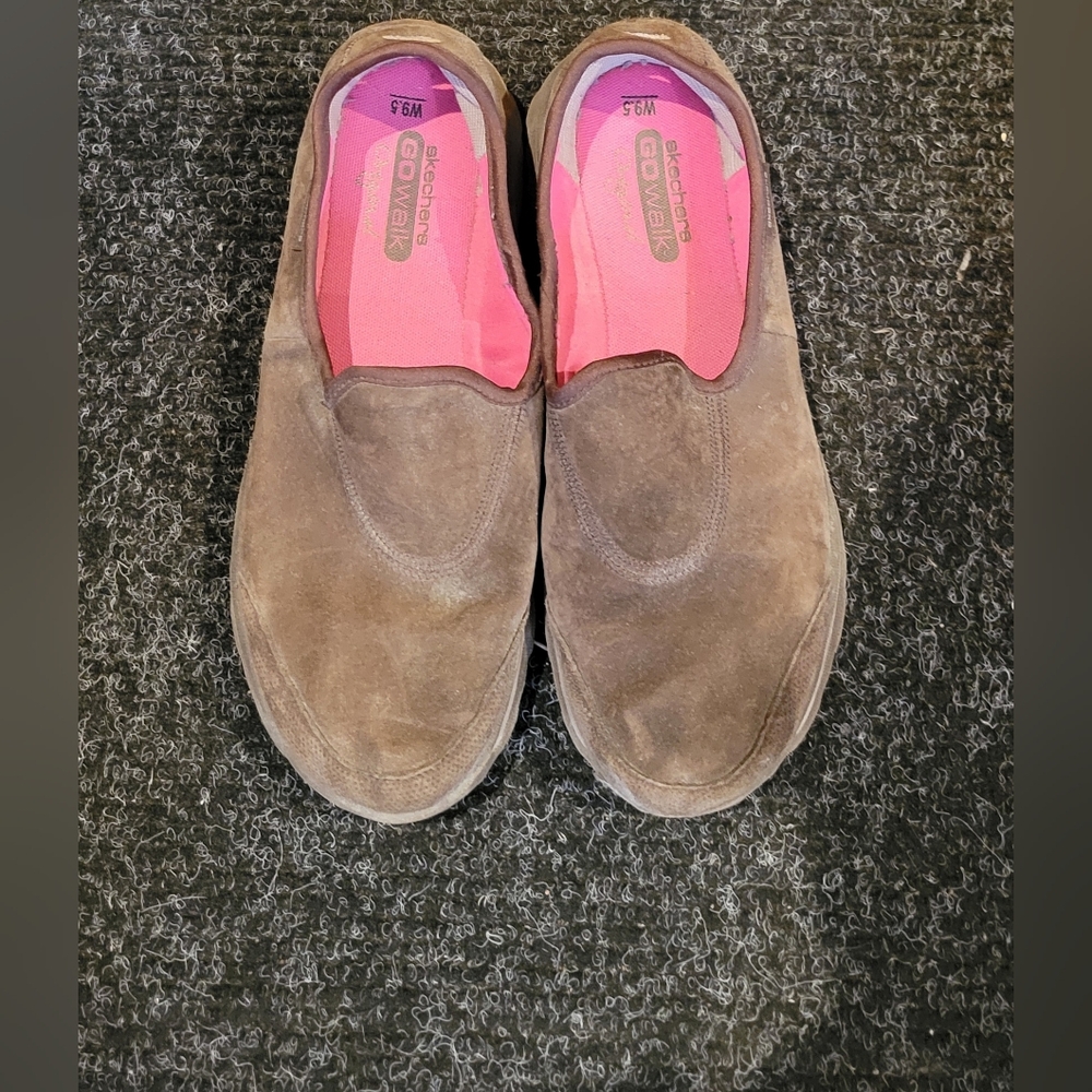 Sketchers Go Walk Brown Shoes - Size 9.5 Wide - Gently Used Condition